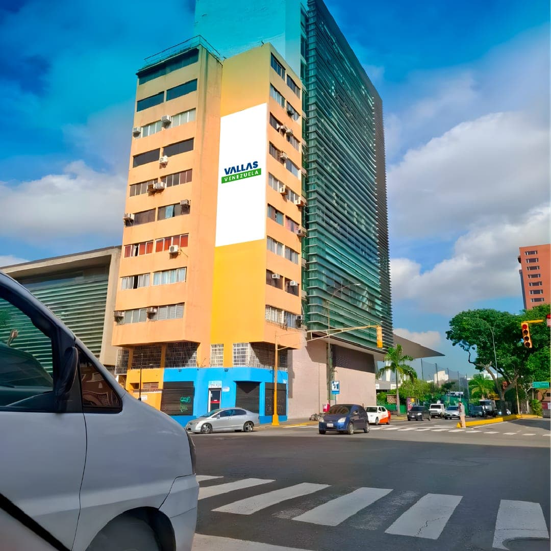 Valla 4.7 × 12 m en Av. Rómulo Gallegos con Av. Principal de La Carlota, Sucre