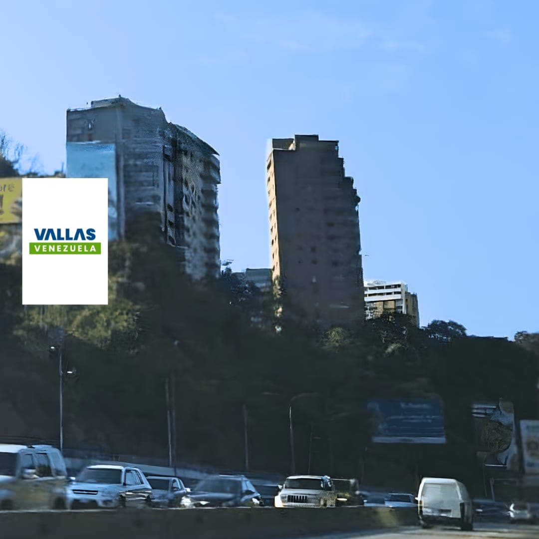 Valla 6 × 9.5 m en Autopista Prados del Este, Baruta