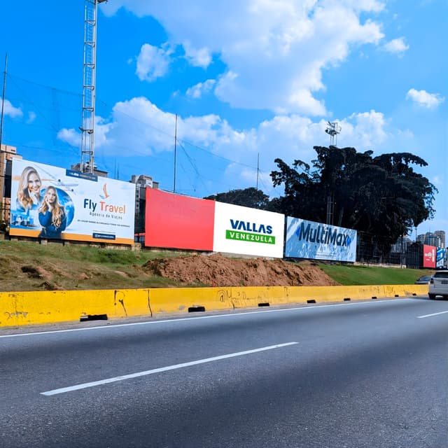 Valla en Autopista del Este