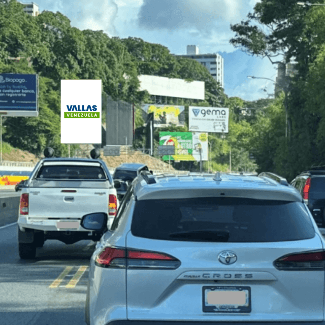 Valla en Autopista Prados del Este, Baruta