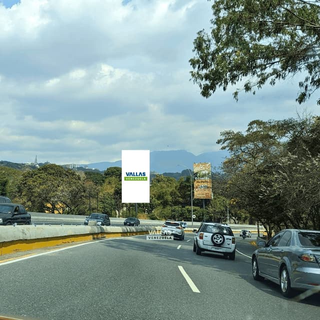 Valla en Autopista Prados del Este, Baruta