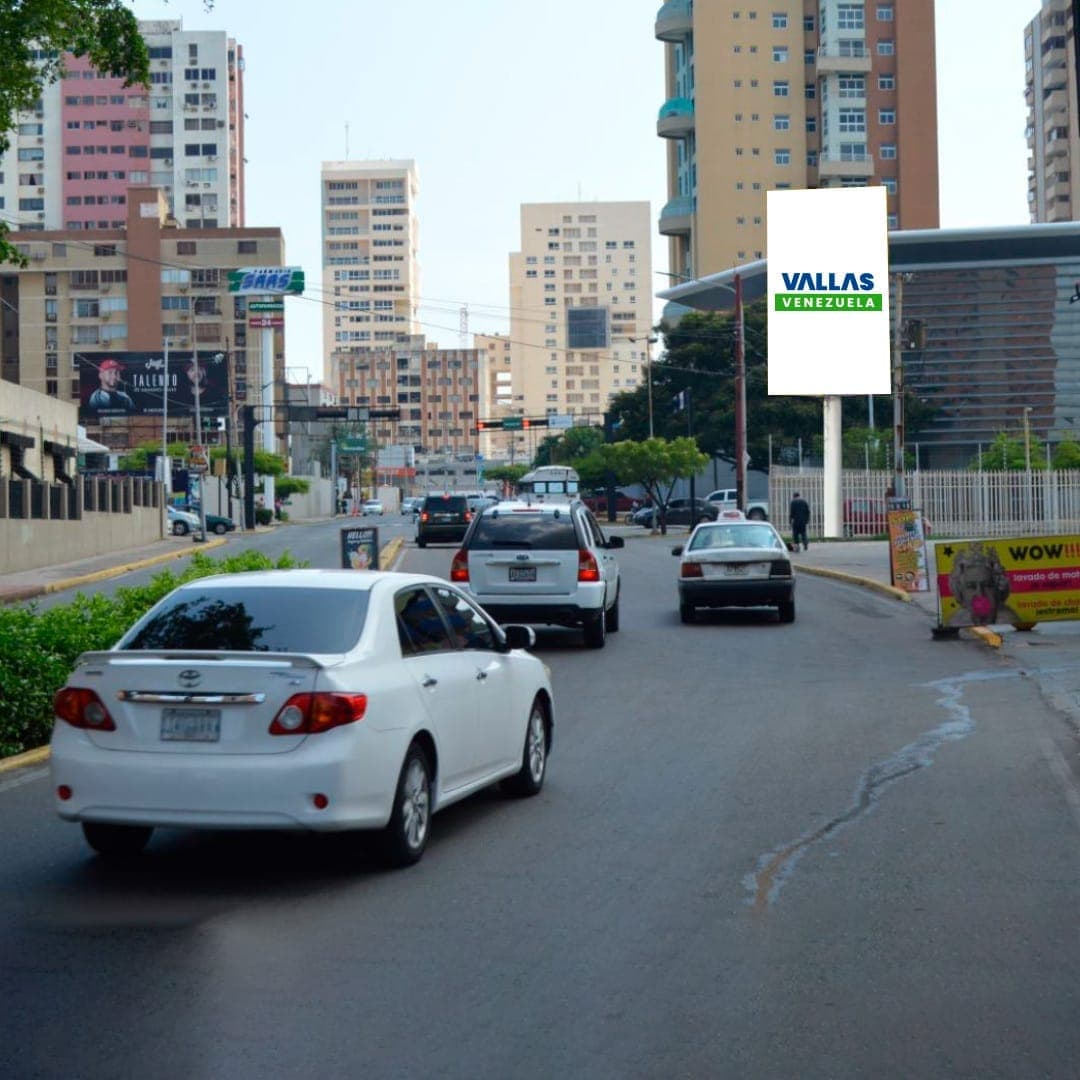Valla 6 × 9 m en Av. Bella vista con Av. Universidad