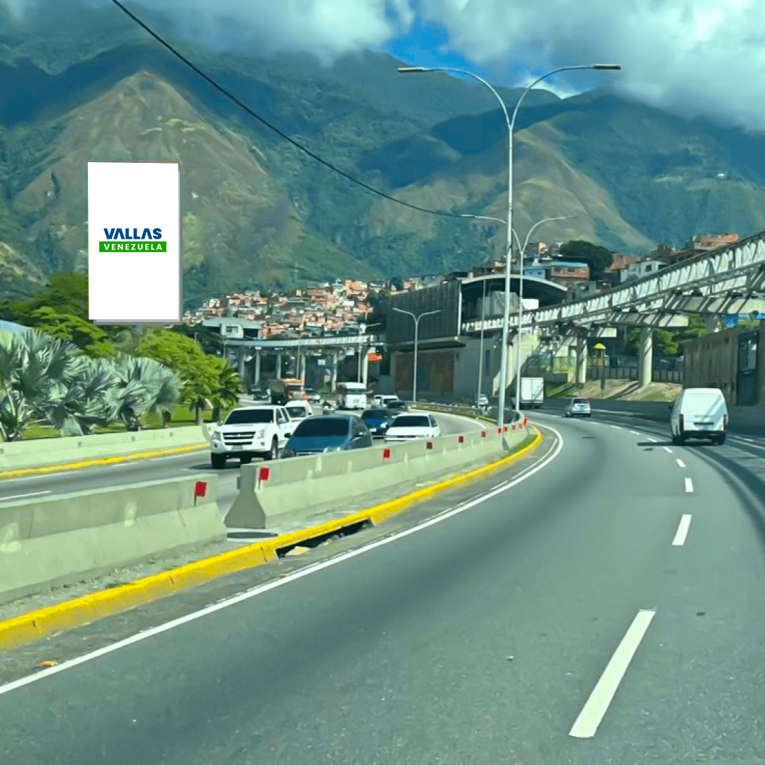 Valla 6 × 12 m en Autopista Francisco Fajardo, Sucre