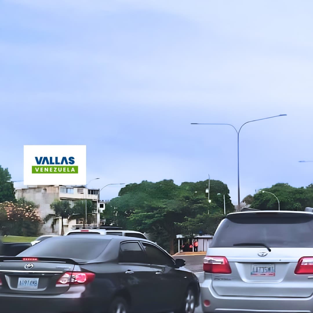 Valla 12 × 8 m en Autopista Prados del Este, Baruta
