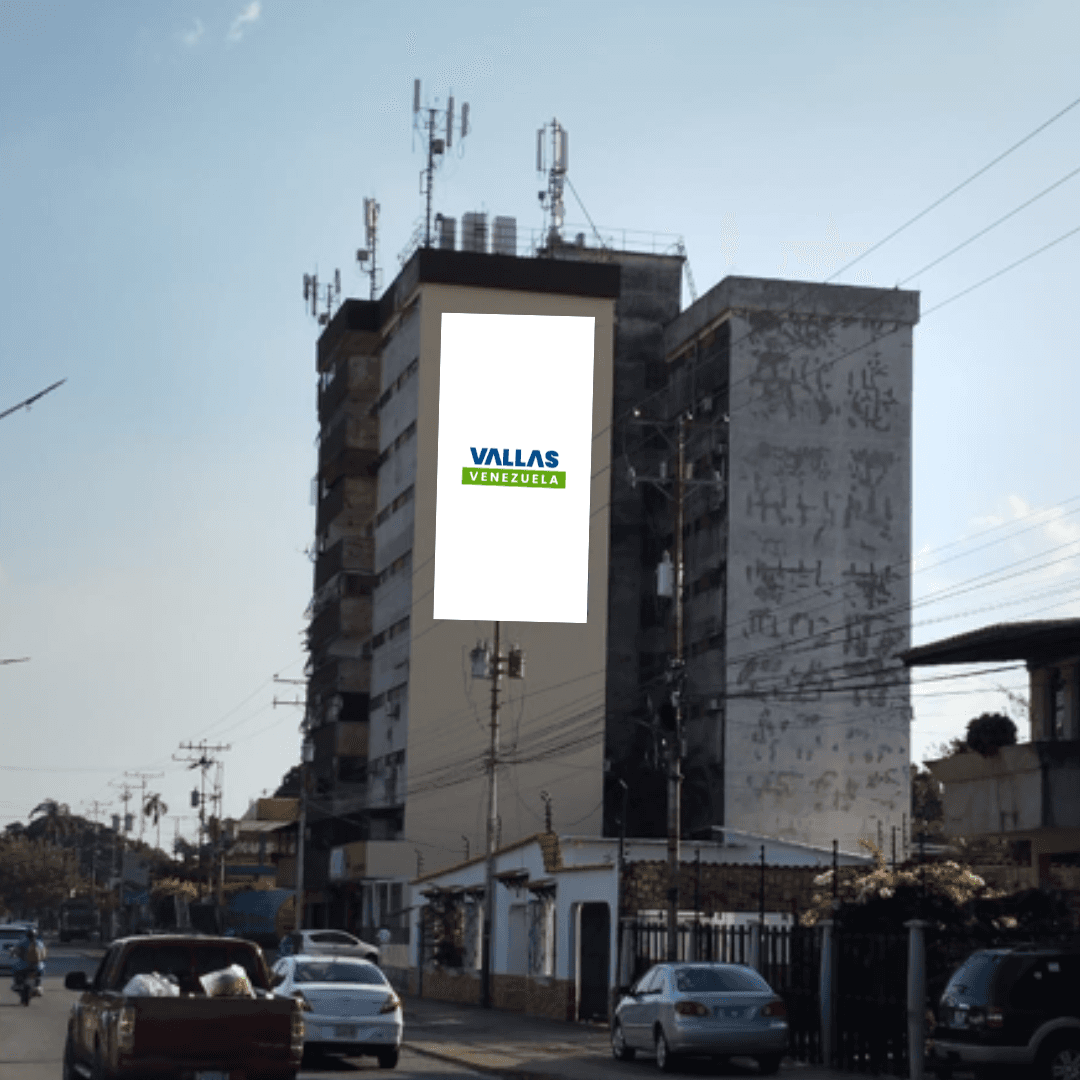 Valla 6 × 9 m en Av. 13 de Junio