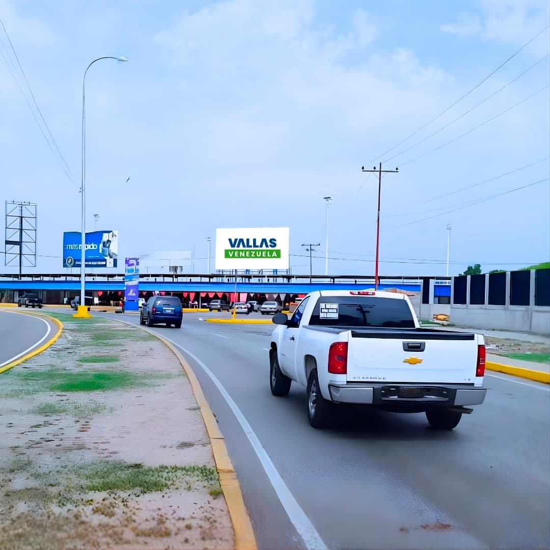 Valla 12 × 6 m en Av. Paseo Colón