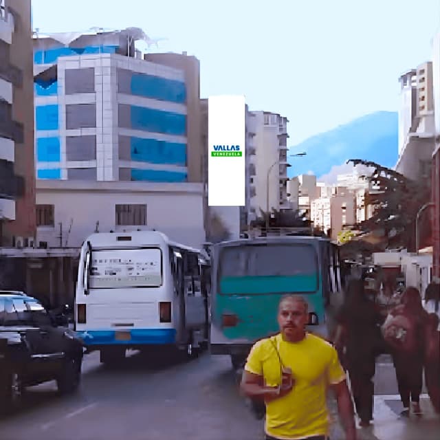 Valla en Av. Principal de La Carlota, Sucre