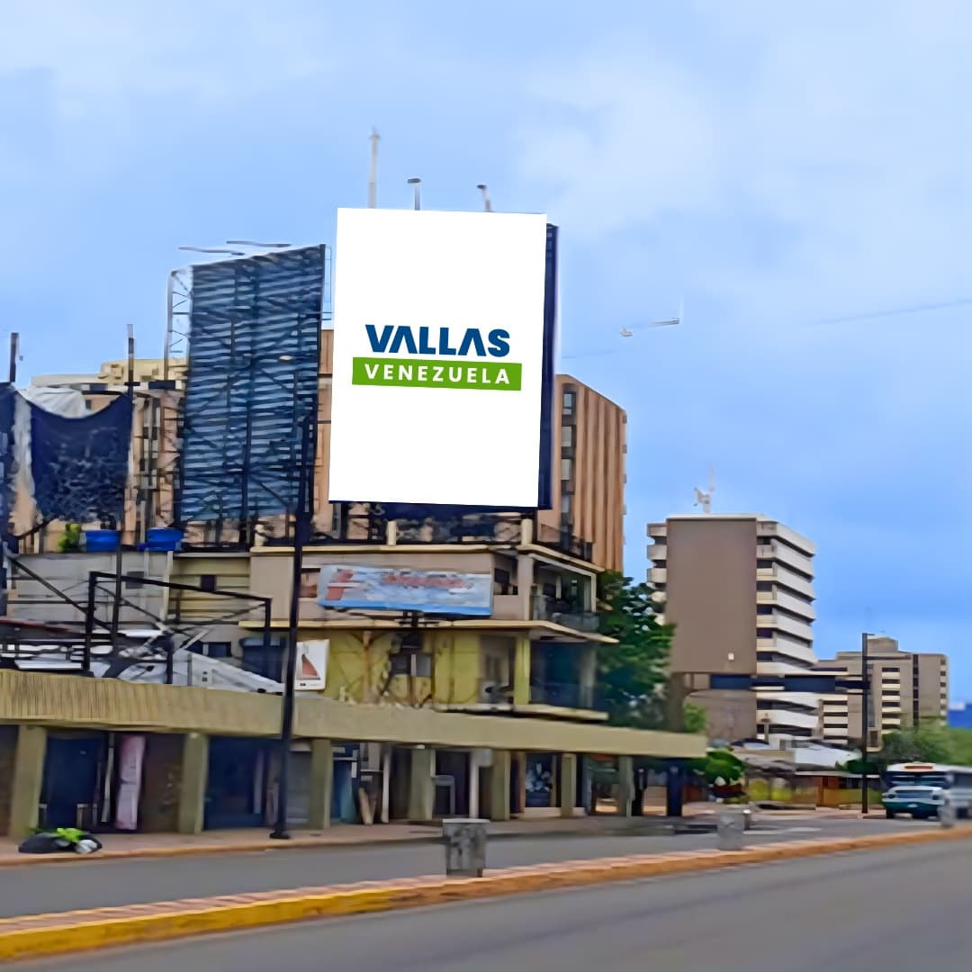 Valla 6.4 × 12.4 m en Av. 5 de Julio con calle 77