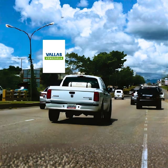 Valla en Av. Alirio Ugarte Pelayo