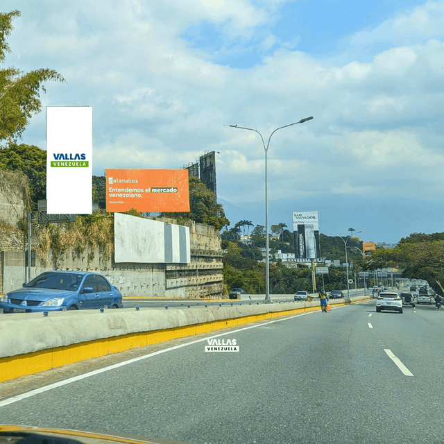 Valla en Autopista Prados del Este, Baruta