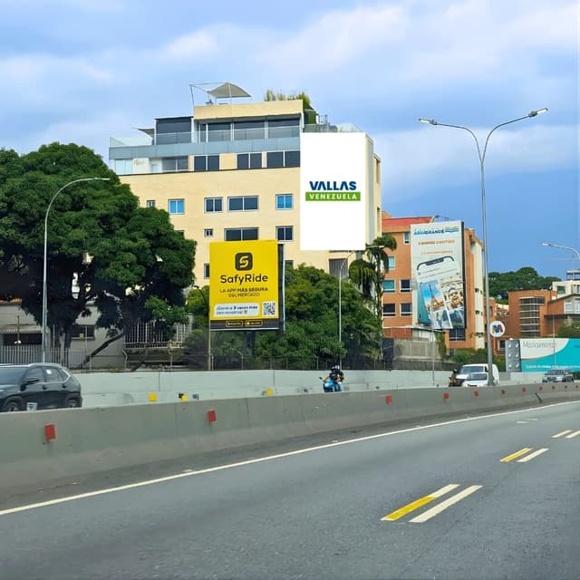 Valla en Autopista Prados del Este, Baruta