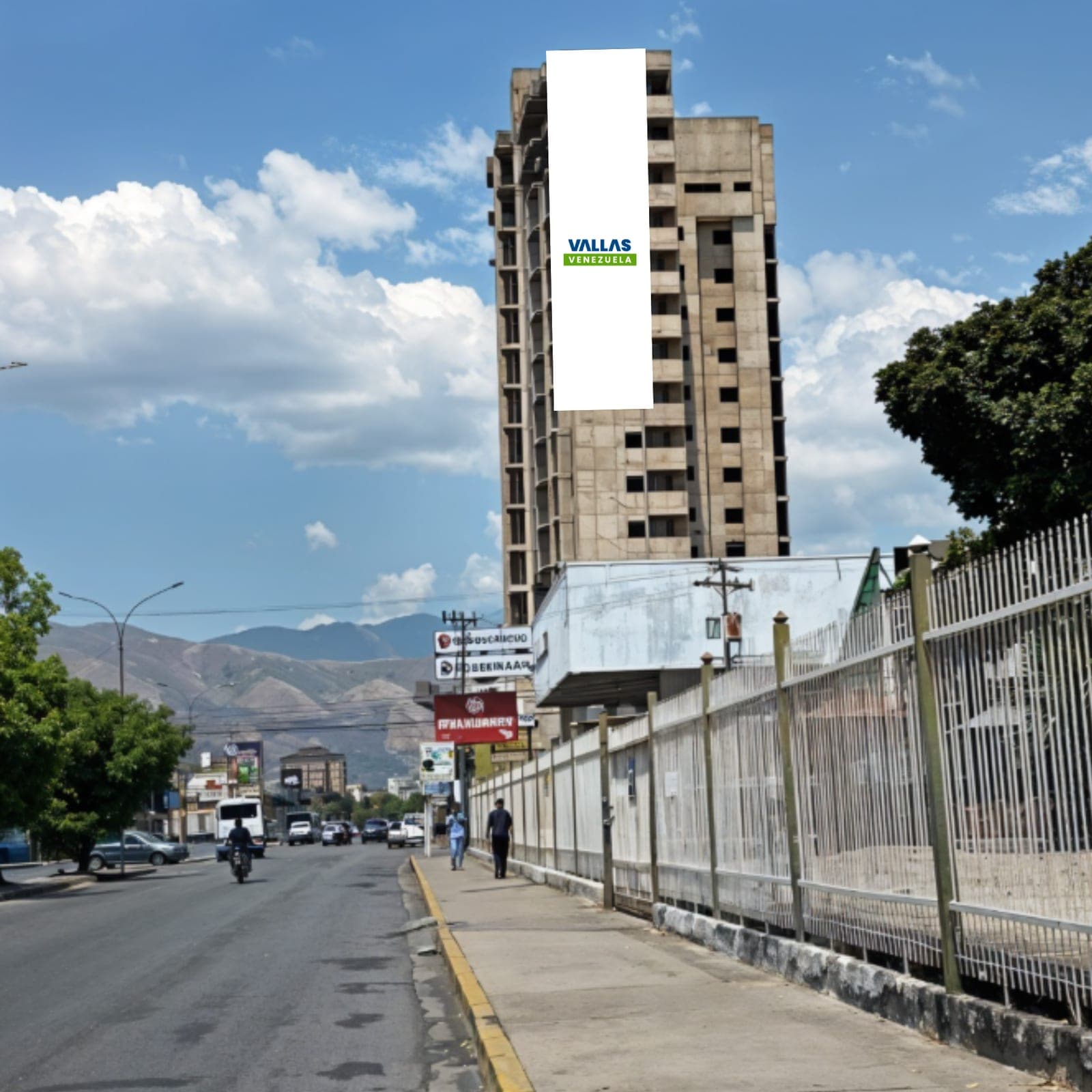 Valla 9 × 40 m en Av. Fuerzas Aereas, Maracay