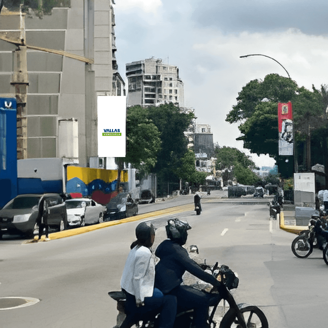 Valla 4 × 8 m en Av. Libertador, Chacao