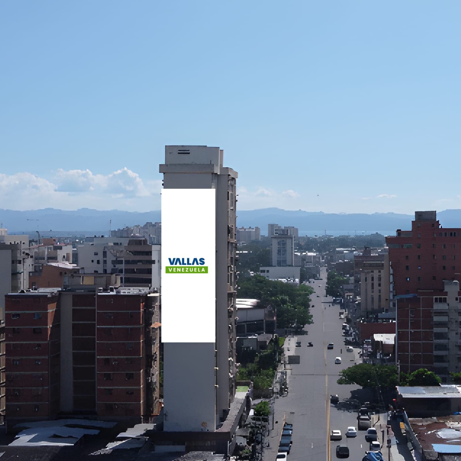 Valla 24 × 8 m en Av. Sucre