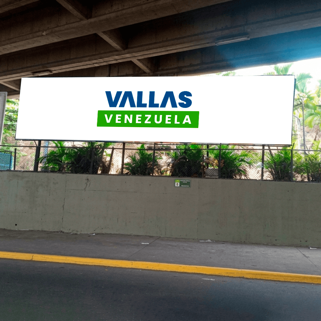Valla 11 × 3 m en Después de la entrada/salida del Hotel Tamanaco