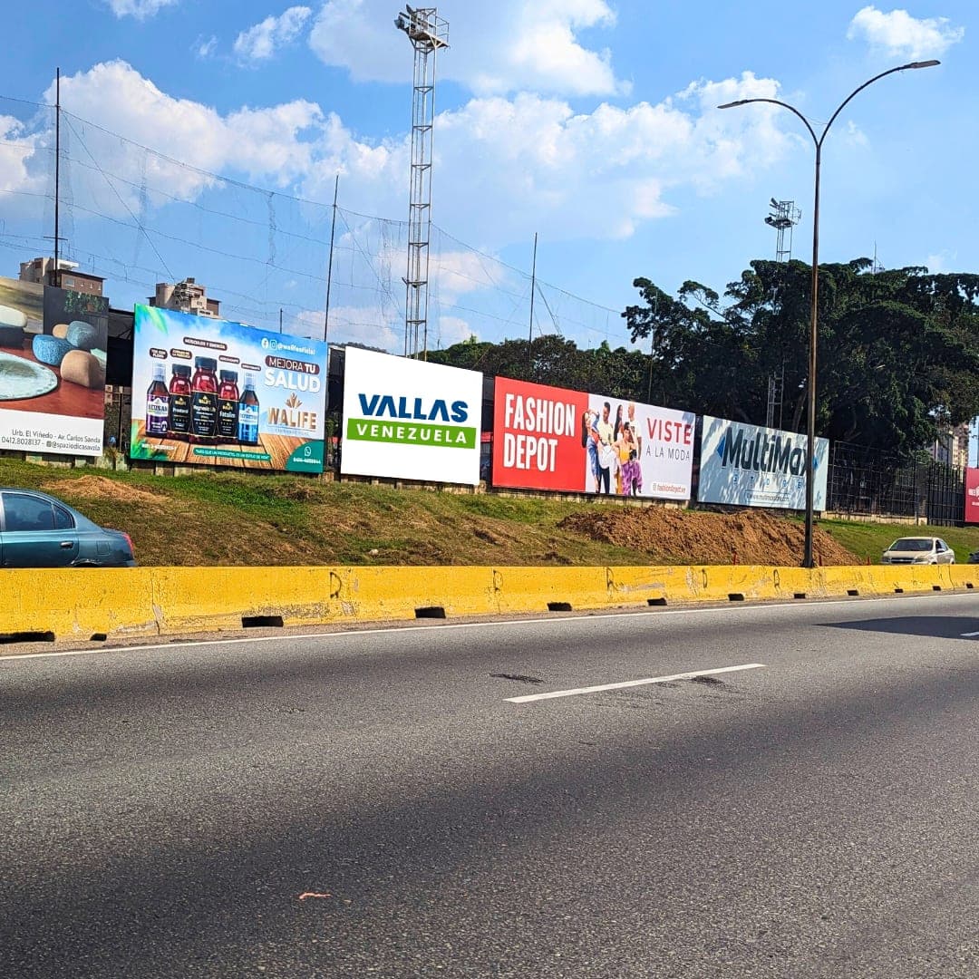 Autopista del Este, Altura Club Italo, Frente a Parque Negra Hipólita Valencia, 4° Valla Horizontal 12m x 6m