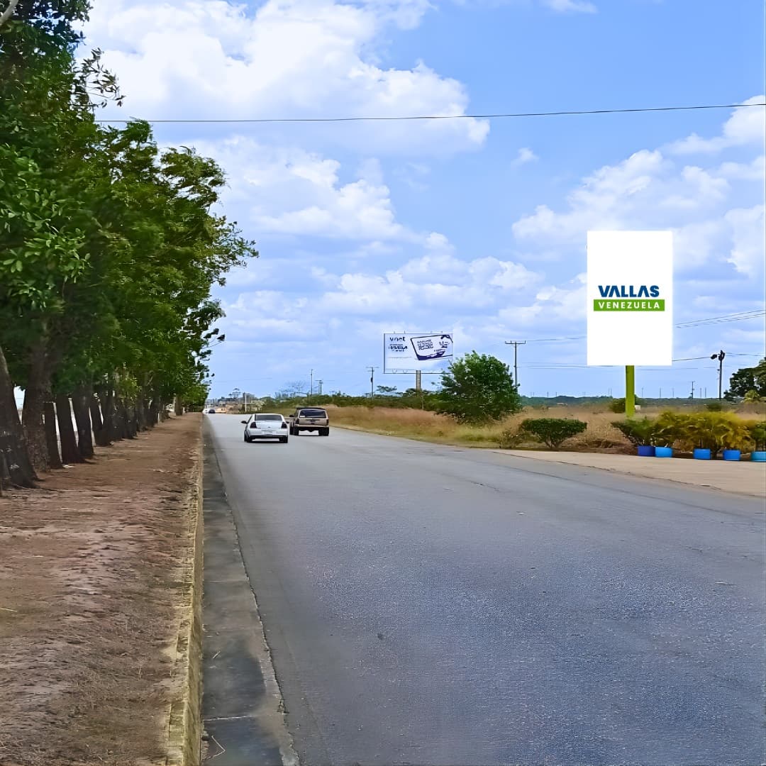 Valla 6 × 12 m en Av. Bella Vista