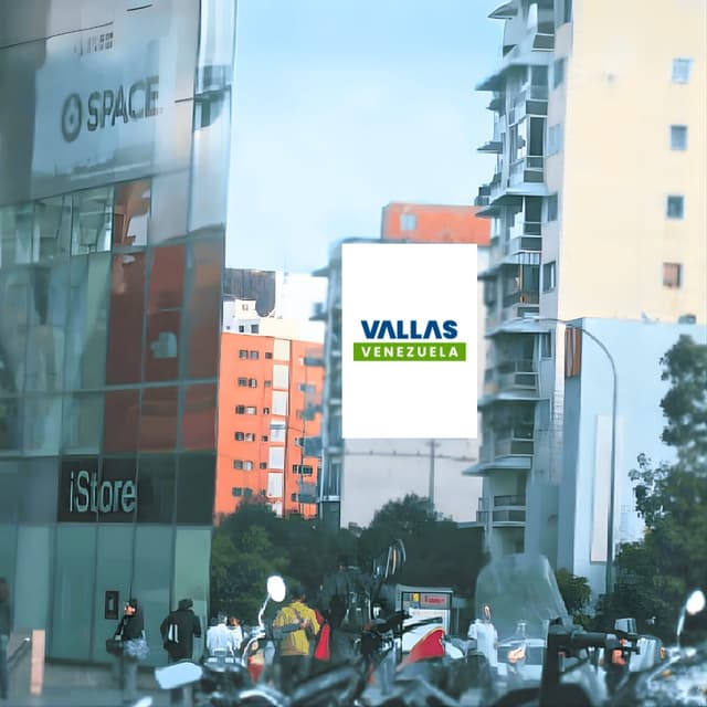 Valla en Av. Principal de La Carlota, Sucre