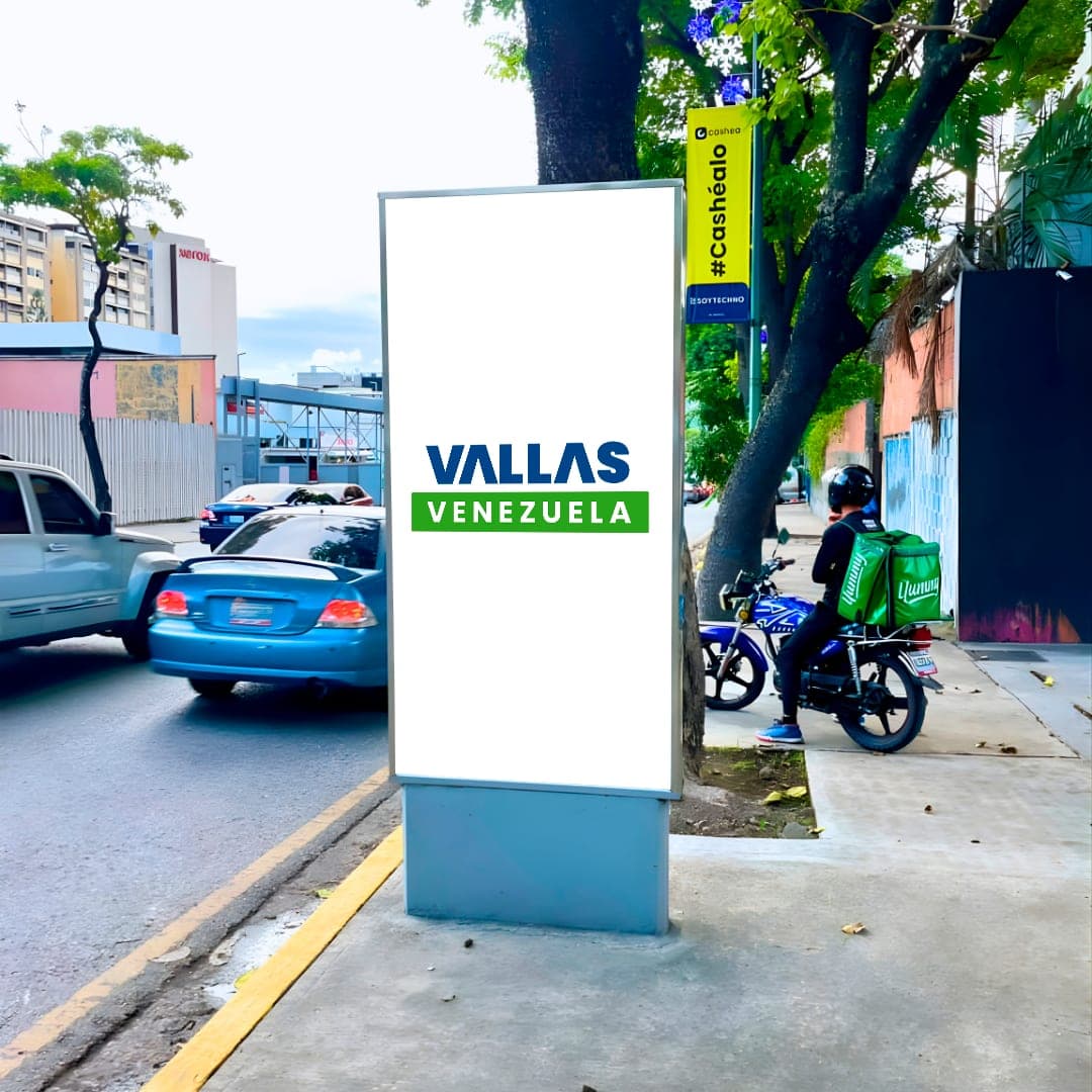 Tótem 2 × 2.4 m en Acera Norte De La Av. Libertador, Chacao