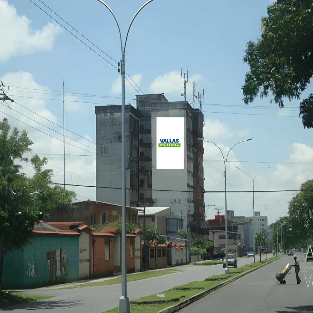 Valla 6 × 9 m en Av. 13 de Junio