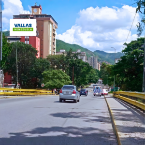 Valla publicitaria en Distrito Capital - Av. O’Higgins con calle Pichincha, Urb. La Paz, Edif. Giamarca, lado derecho, sentido norte-sur, Caracas, Valla Horizontal de 14.5m x 6.1m