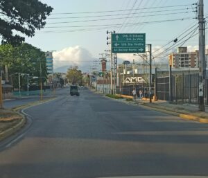 Vista peatonal de la Avenida Andres Eloy Blanco