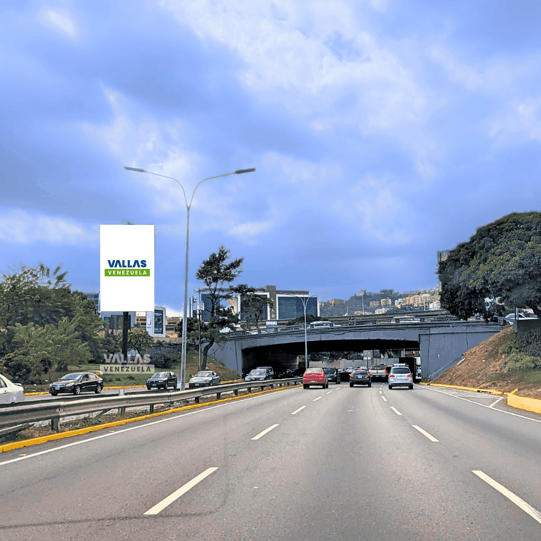 Autopista Francisco Fajardo Sentido Oeste después del elevado del distribuidor Ciempiés Chacao