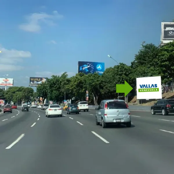 Autopista Francisco Fajardo sector Chacao 3 detrás del Colegio de Chacao Caracas