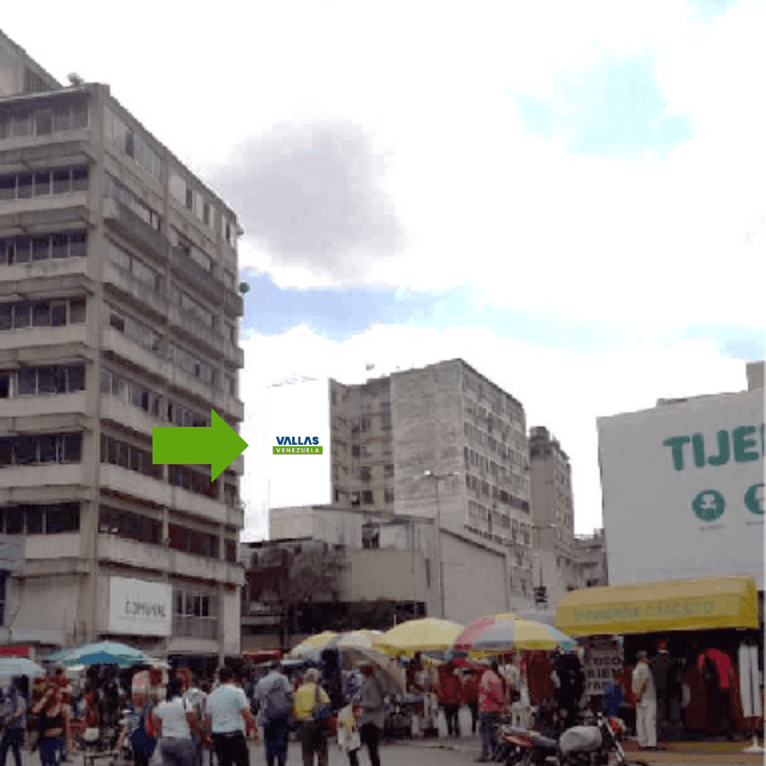 Boulevard De Sabana Grande cerca de la estación de metro de Chacaíto torre derecha