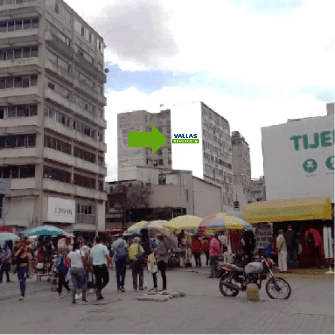 Boulevard De Sabana Grande cerca de la estación de metro de Chacaíto torre izquierda