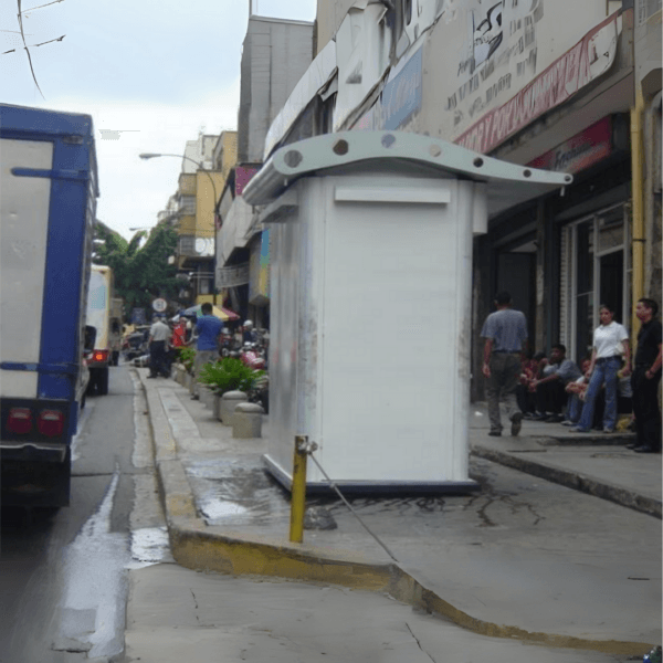 Kiosco en Av. Fuerzas Armadas con esquina Romualda