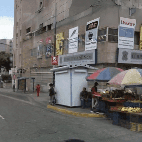 Kiosco en Av. Panteón con la esquina Brisas de Gamboa