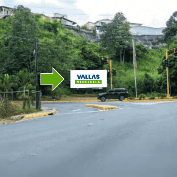 Urbanización Cumbres de Curumo cruce hacia Centro Comercial Concresa - Club Hípico lado derecho.
