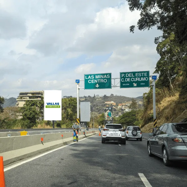 Autopista Prados del Este nivel El Peñón sentido Concresa este-oeste.