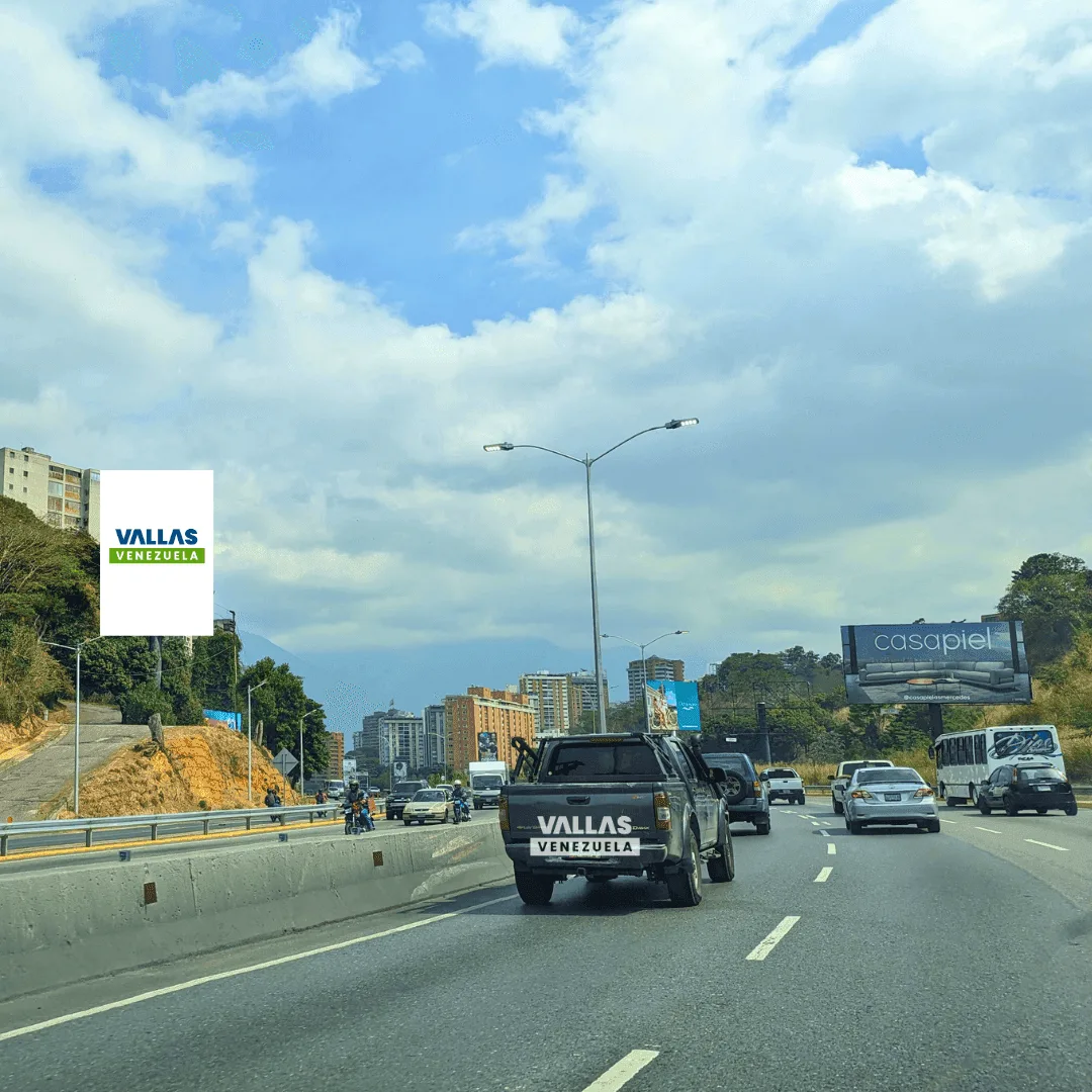 Autopista Prados del Este Tramo C.C. Los Campitos Santa Ines sentido Las Mercedessentido este-oeste
