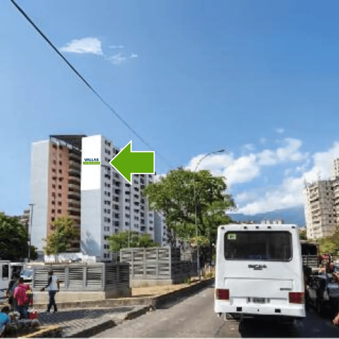 Urb. San Andrés II calle Maiti frente Av. Intercomunal El Valle Sentido Plaza Venezuela - La Rinconada