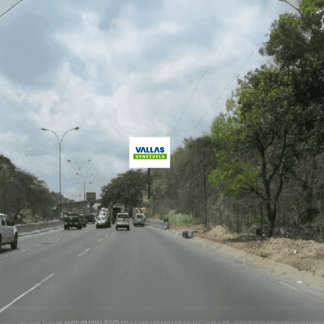 Autopista Caracas - Guarenas pasando el Terminal de Oriente vía Caracas