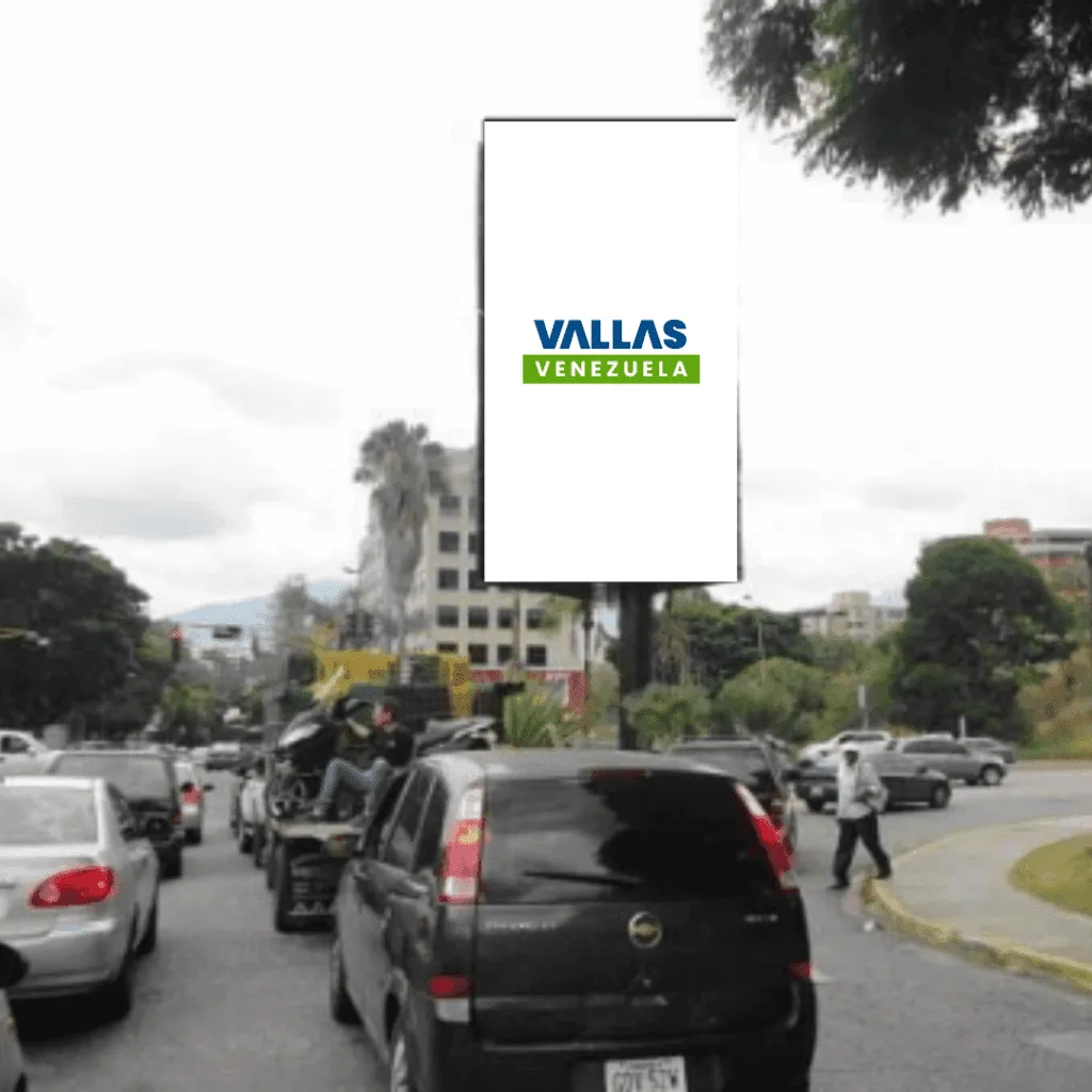 Av. Principal del Hatillo con Av. Principal. La Guairita frente a la P&G. Urb. La Trinidad vía Tahona