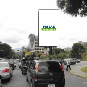 Av. Principal del Hatillo con Av. Principal. La Guairita frente a la P&G. Urb. La Trinidad vía Tahona