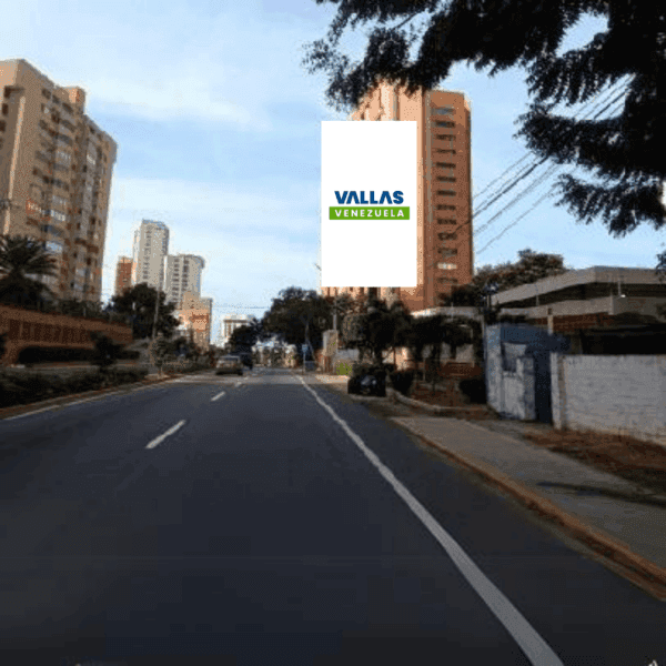 Av. El Milagro Norte 2 cerca del club Náutico