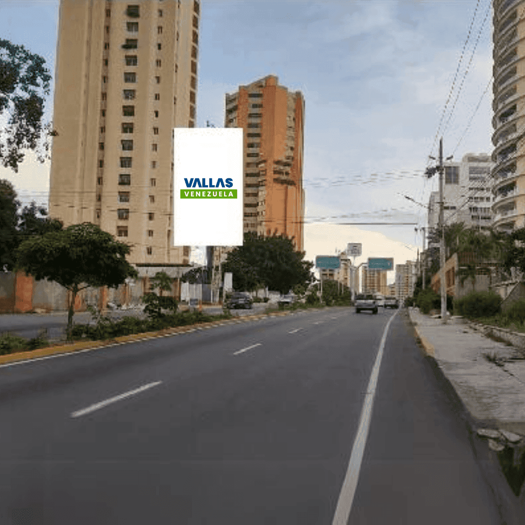 Av. El Milagro Norte 2 cerca del club Náutico Maracaibo