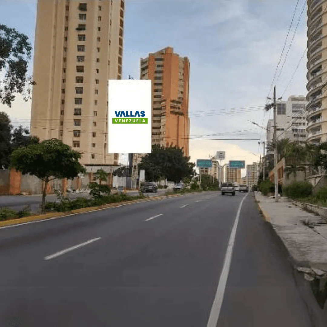 Av. El Milagro Norte 2 cerca del club Náutico Maracaibo