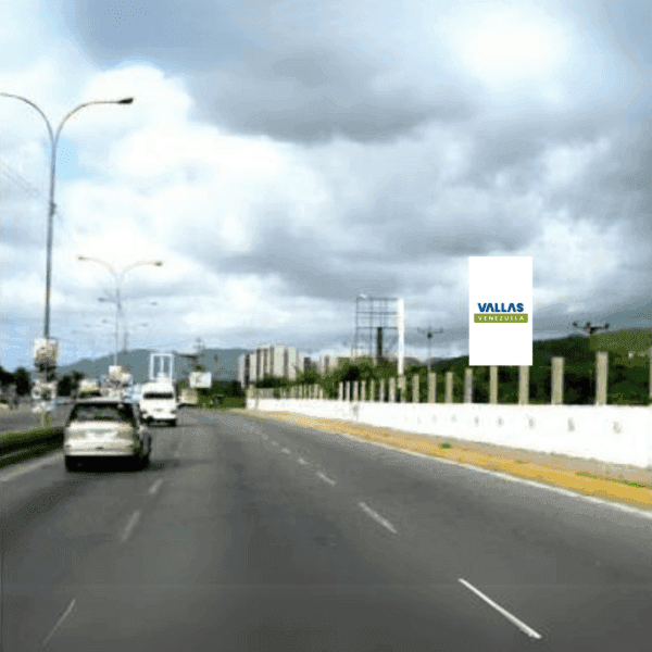 Av. Intercomunal luego de Redoma de Molorca vía Puerto la Cruz