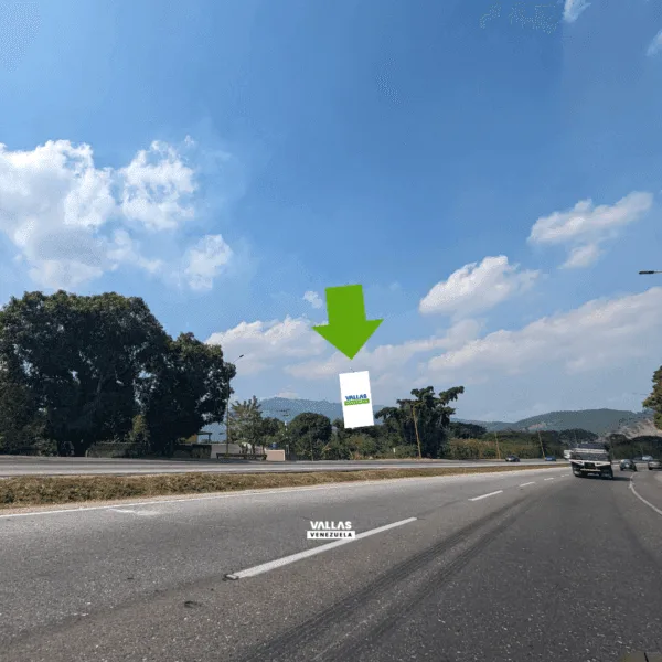 Autopista Valencia - Puerto Cabello Altura Naguanagua a 100m de entrada a Universidad de Carabobo