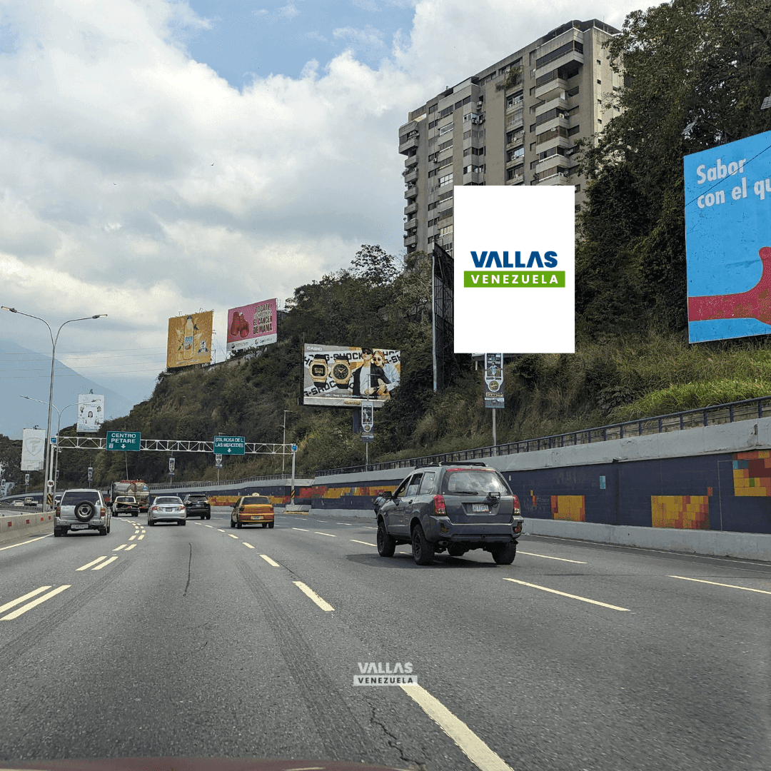 Autopista Prados del Este 100 m después del Distribuidor Santa Fe con Urb. Santa Rosa de Lima