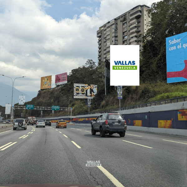 Autopista Prados del Este, 100 m después del Distribuidor Santa Fe con Urb. Santa Rosa de Lima, Valla Vertical de 6m x 9m