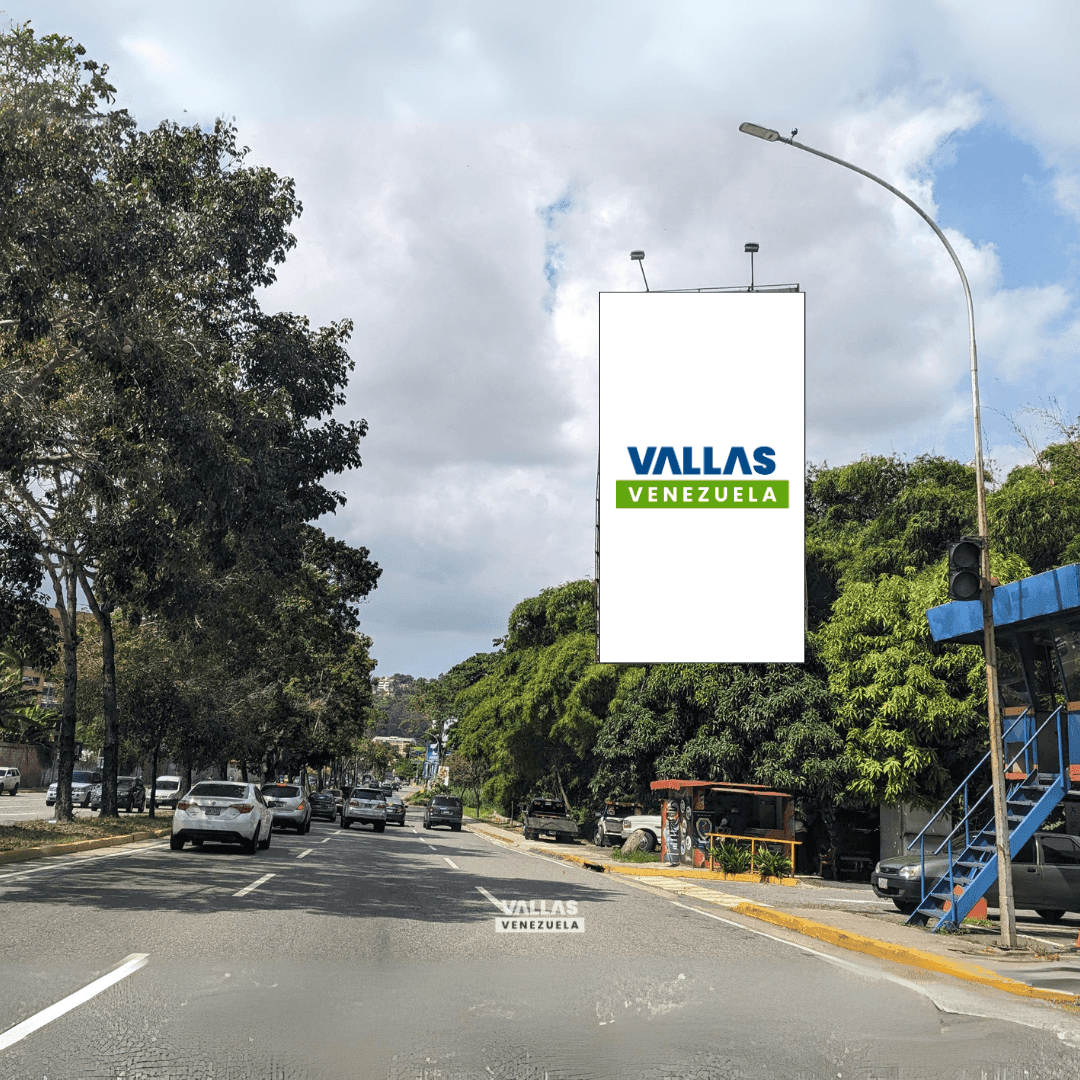 Av. Intercomunal La Trinidad- La Boyera vía La Trinidad frente al Centro Médico Docente La Trinidad