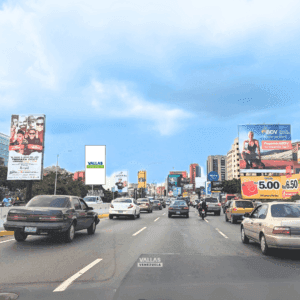 Autopista Francisco Fajardo altura las Mercedes y el Rosal lateral del Río Guaire sentido oesteCaracas