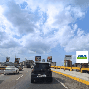 Autopista Francisco Fajardo edificio Teak sentido Plaza Venezuela Caracas