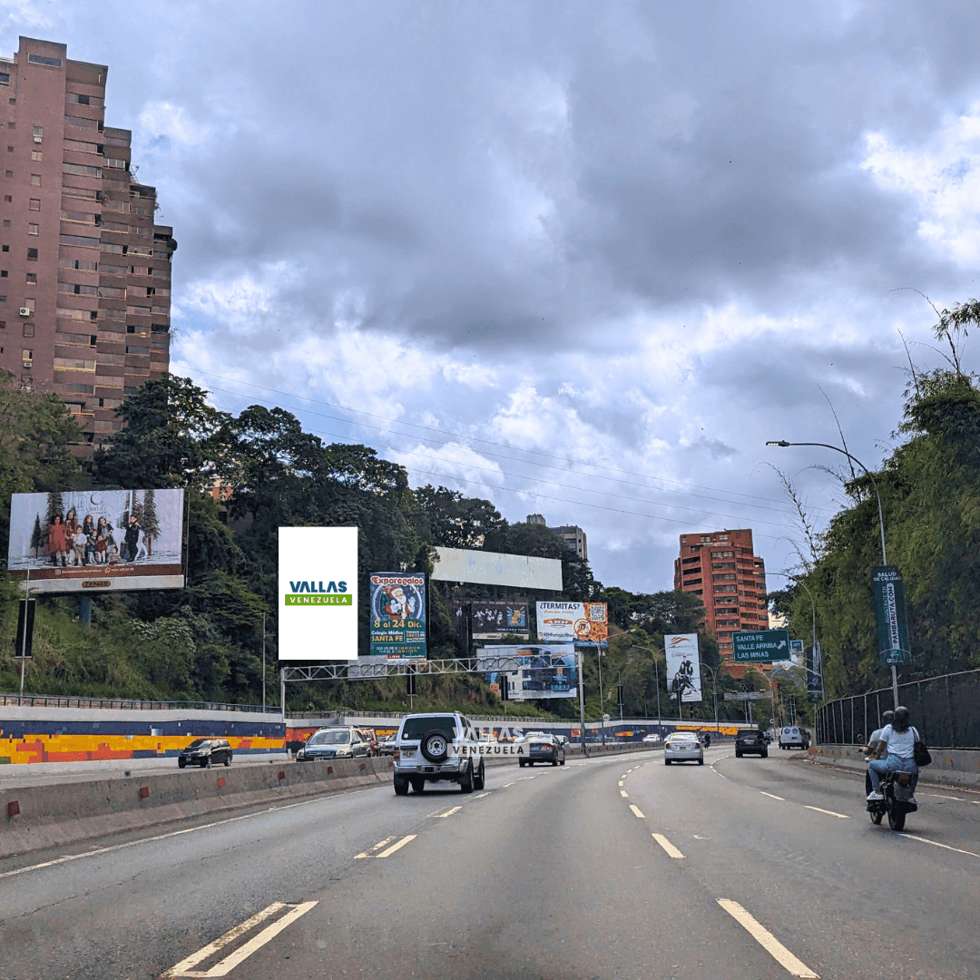 Autopista Prados del Este altura Distribuidor Santa Fe vía La Trinidad.
